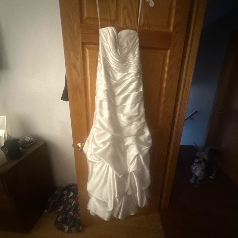 David's Bridal Elegant White Wedding Dress